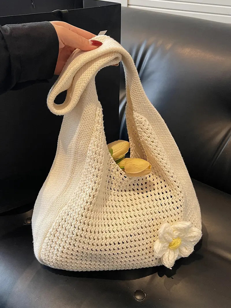Women's solid-color straw bag with floral accents