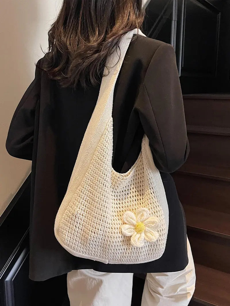 Women's solid-color straw bag with floral accents